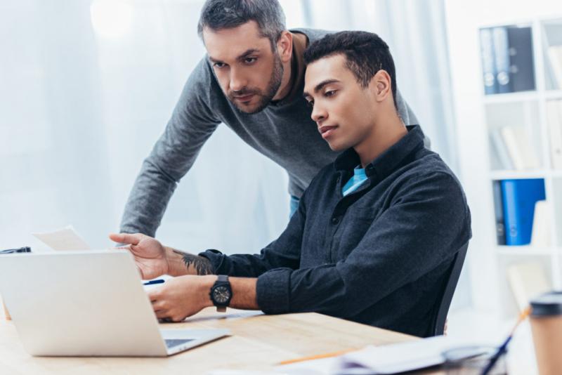 2 guys at a laptop Peer mentoring 